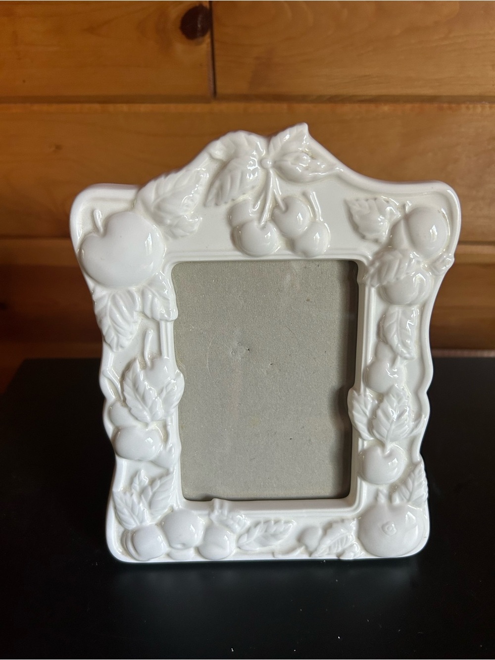 White Ceramic Fruit 🍒🍏🍊Motif Picture Frame - Home Accents